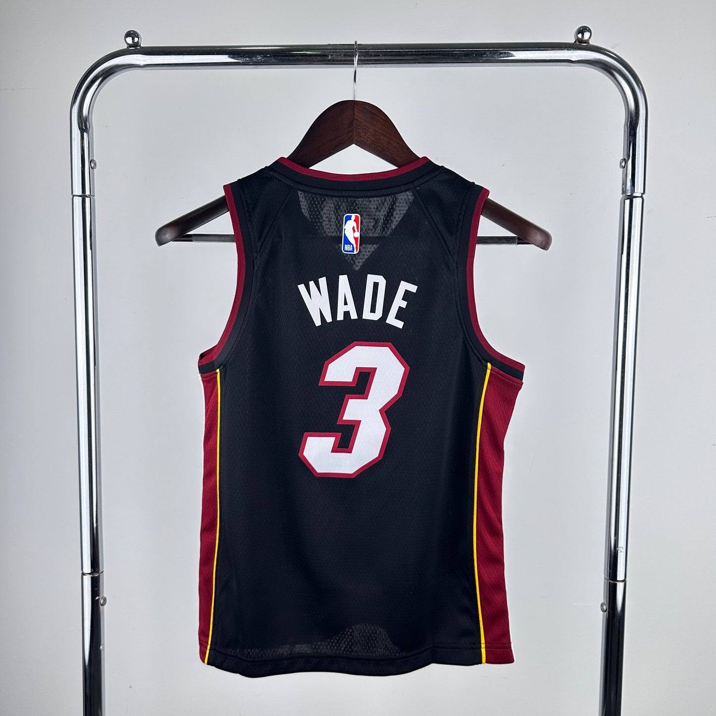 NBA Kids: Heat V-neck Black  3 Wade