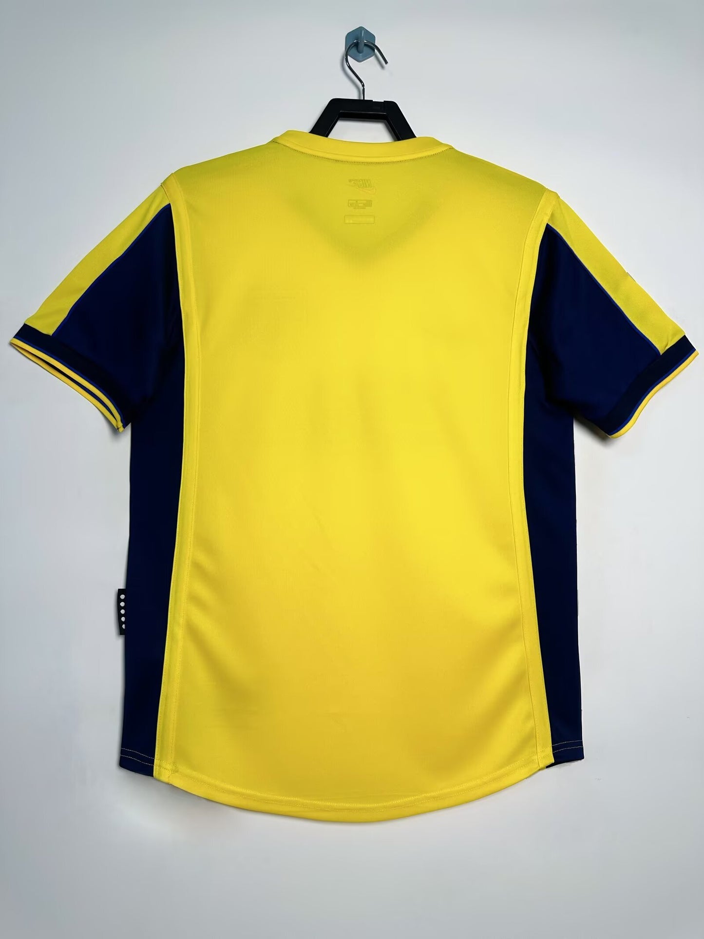 Retro 2000/01 Arsenal Away Shirt
