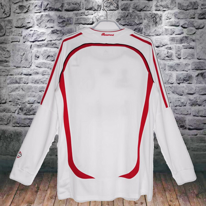 Long sleeved: 2006/07 AC Milan away