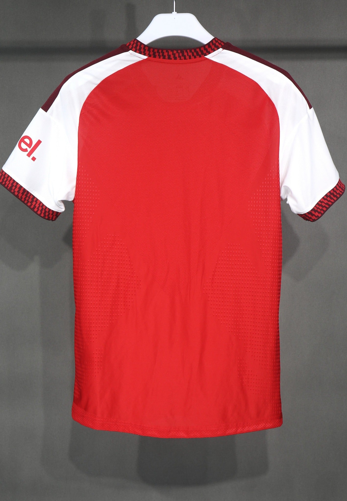 Arsenal 2026/27 home player version badge detail