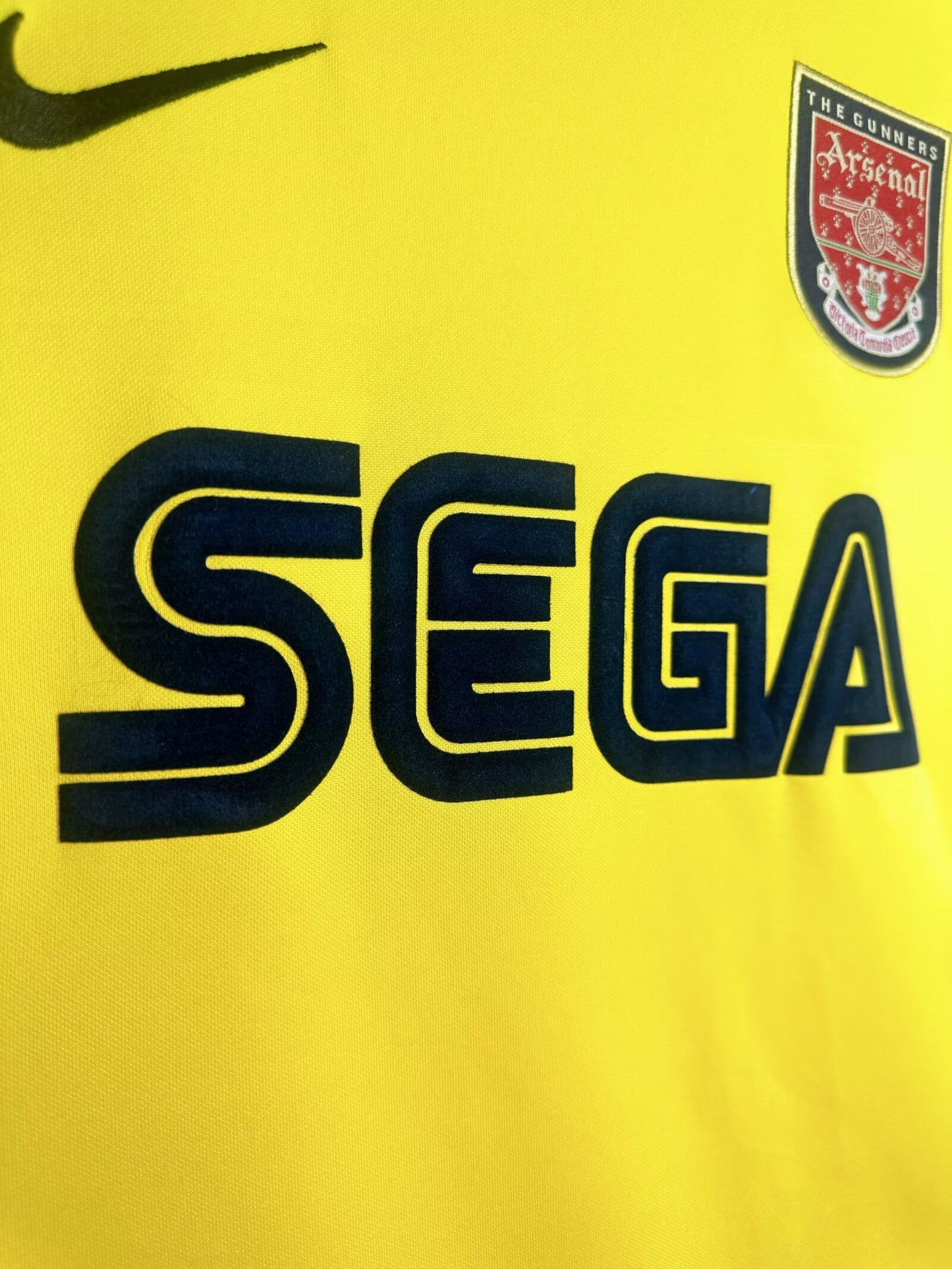 Retro 2000/01 Arsenal Away Shirt