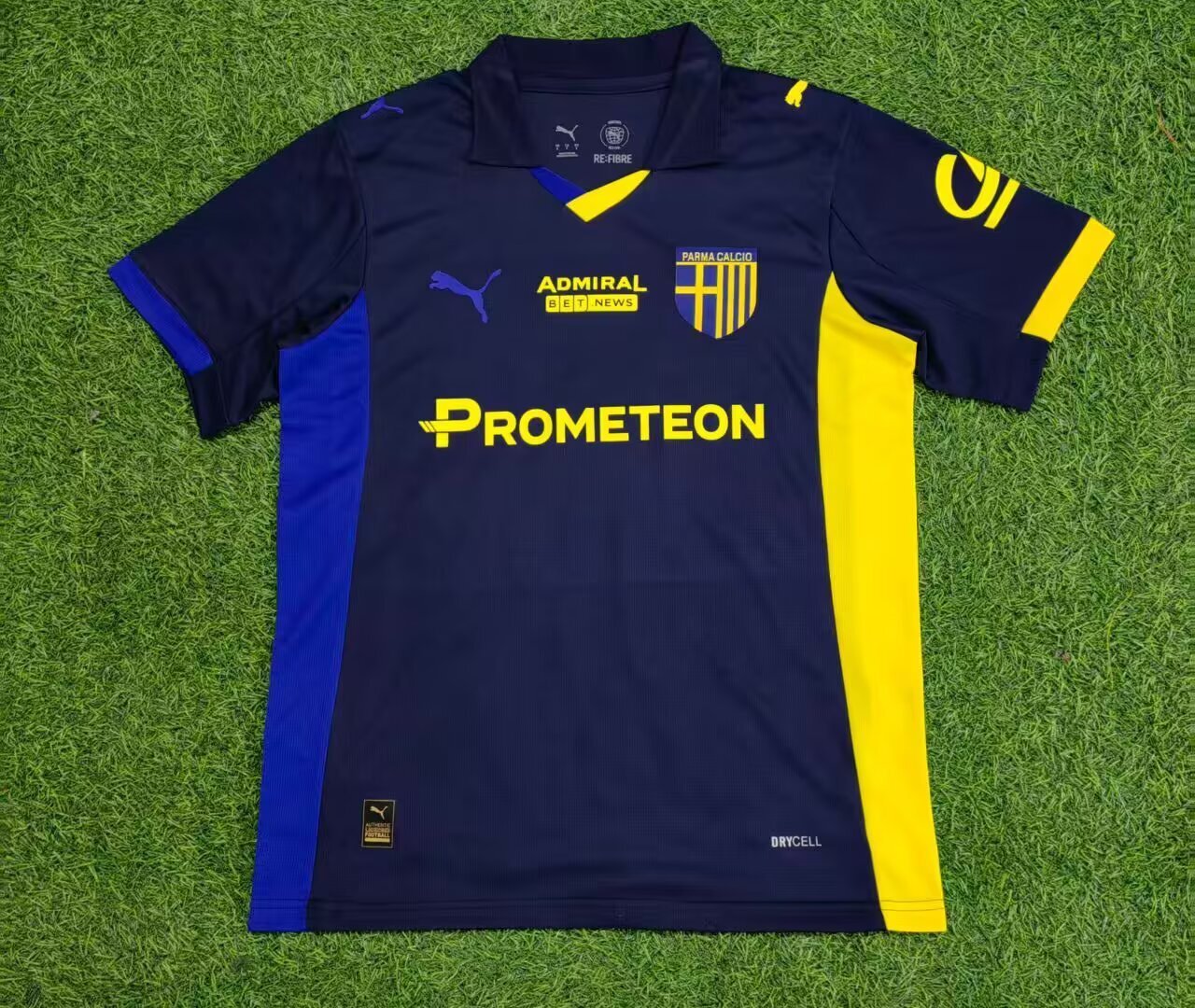 25/26 Parma third away Kit