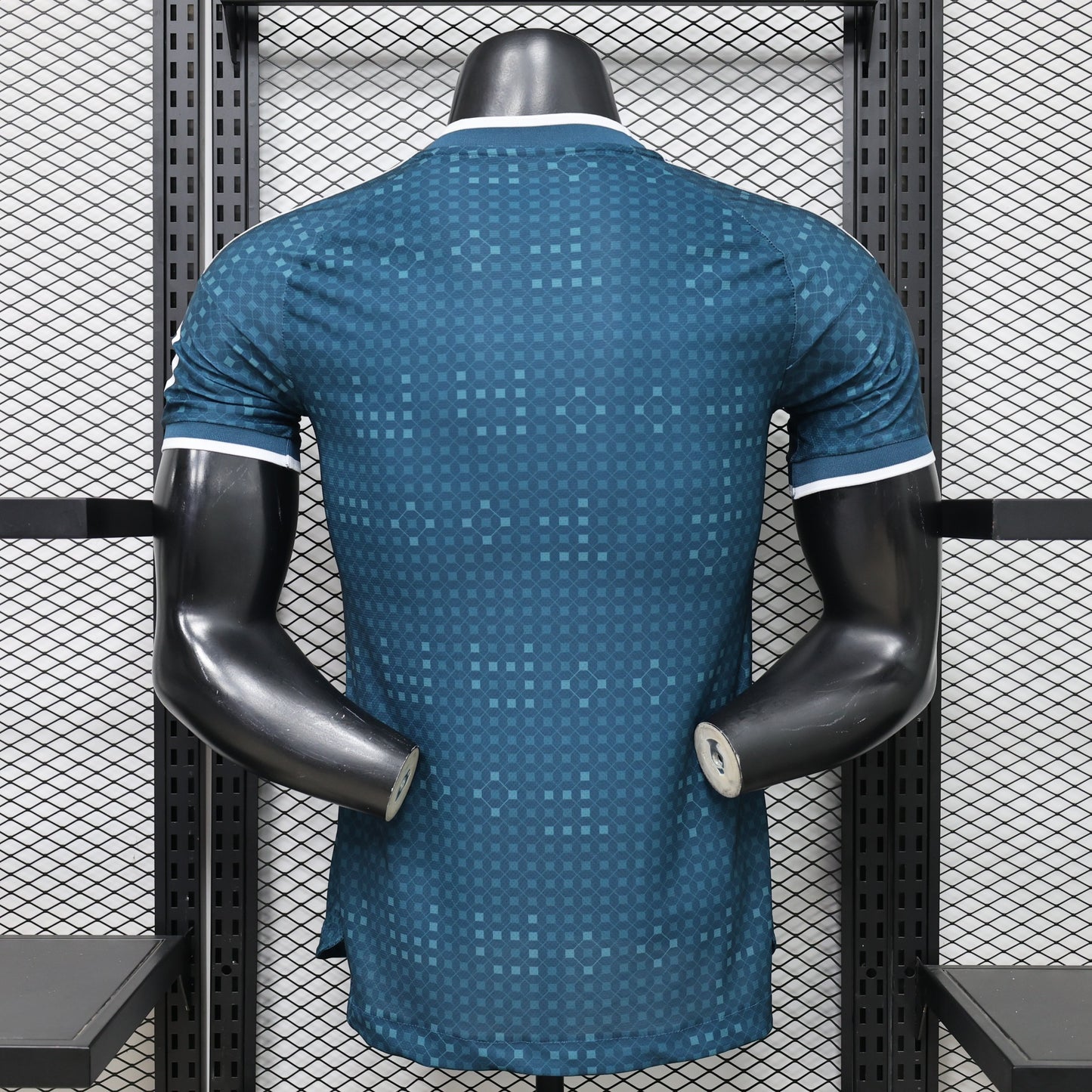 Real Madrid 2026/27 away player version achterkant