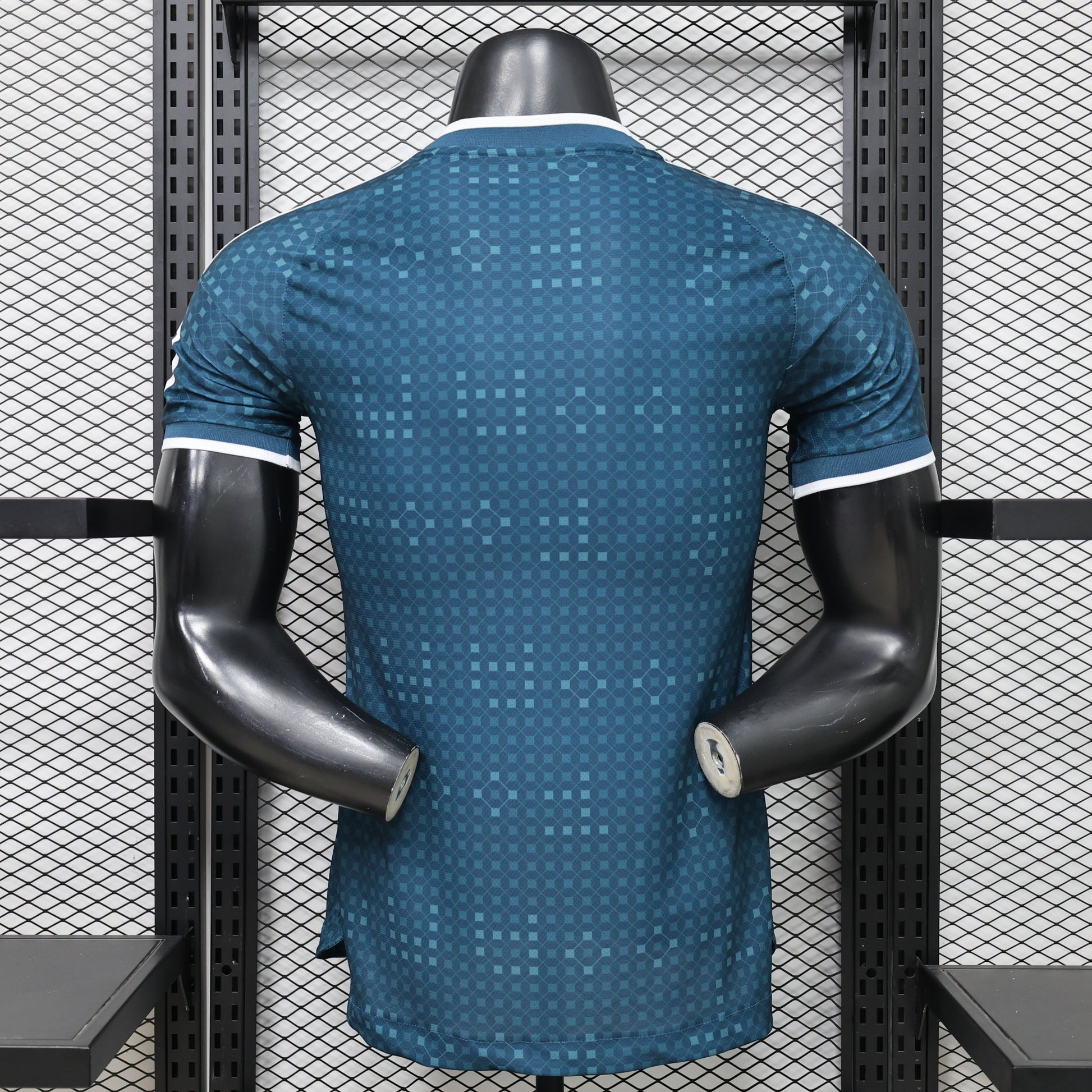 Real Madrid 2026/27 away player version achterkant